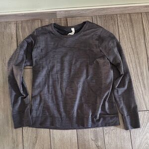 Swiftly Relaxed Long-Sleeve Shirt
Hip Length Black and White